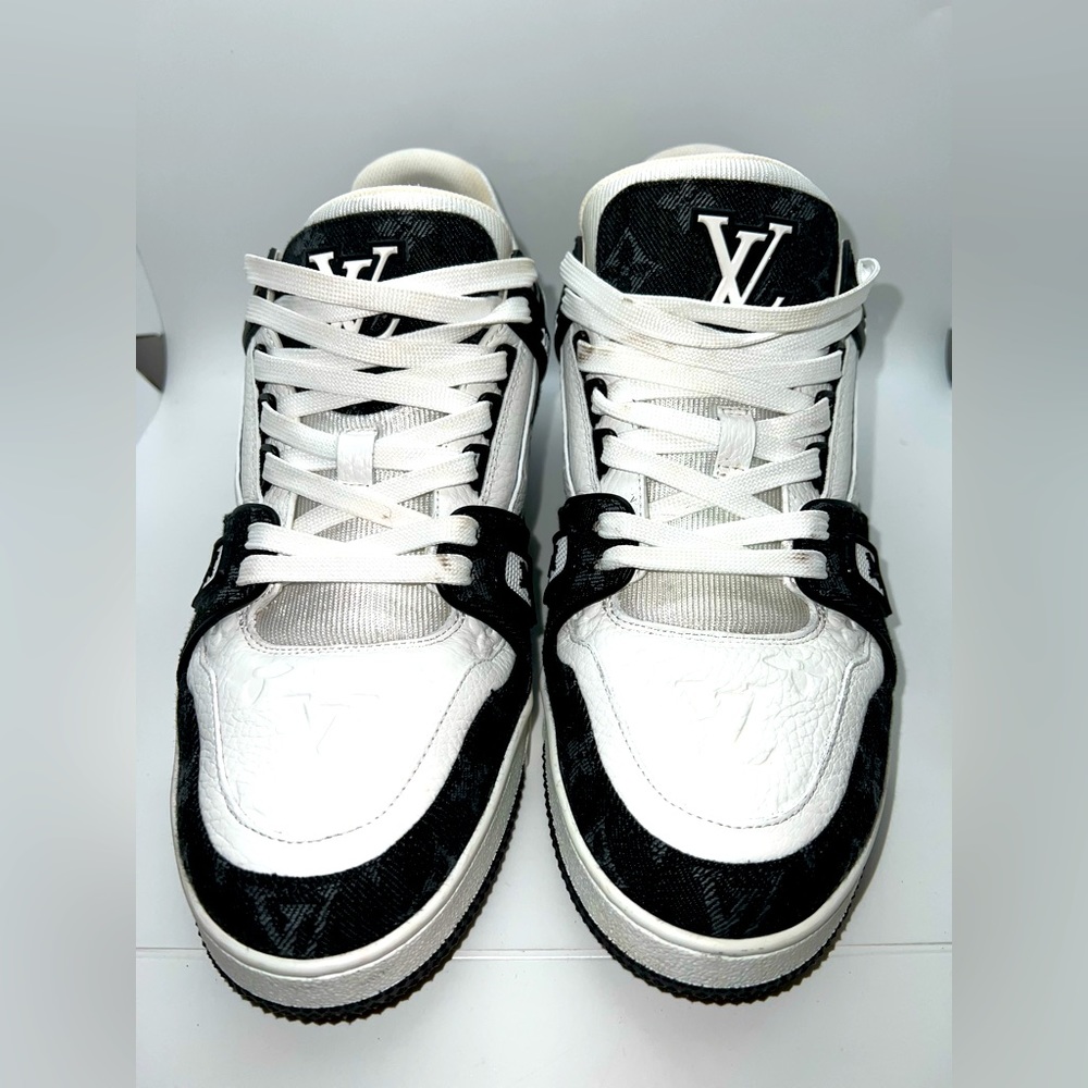 LV TRAINER SNEAKER